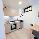 Chic & Cosy - - Parking Included דירה
