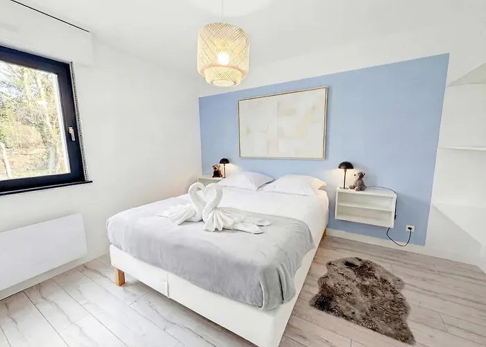 Chic & Cosy - - Parking Included Apartament *