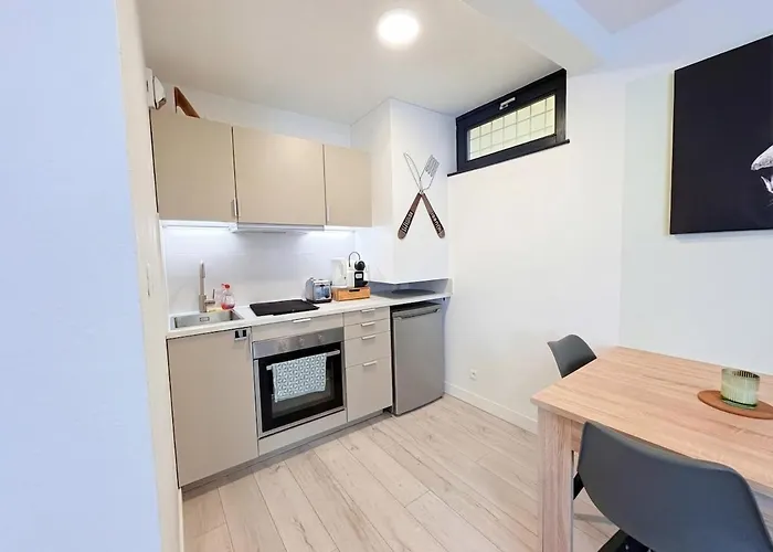 Chic & Cosy - - Parking Included Apartament