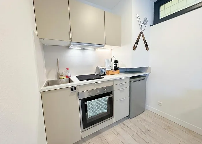 Chic & Cosy - - Parking Included Apartament *